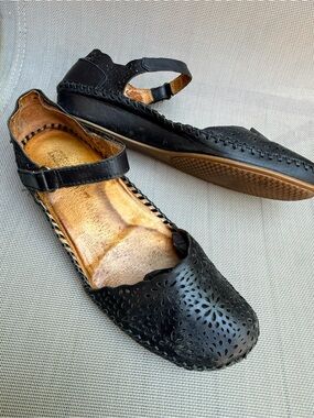 Pikolinos P. Vallarta Women’s Perforated Black Leather Mary Jane size 8.5 EU 39